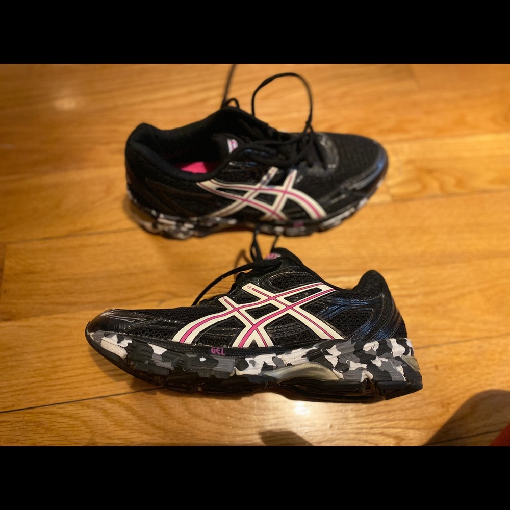 NEVER WORN Aisics running sneaker size 8.